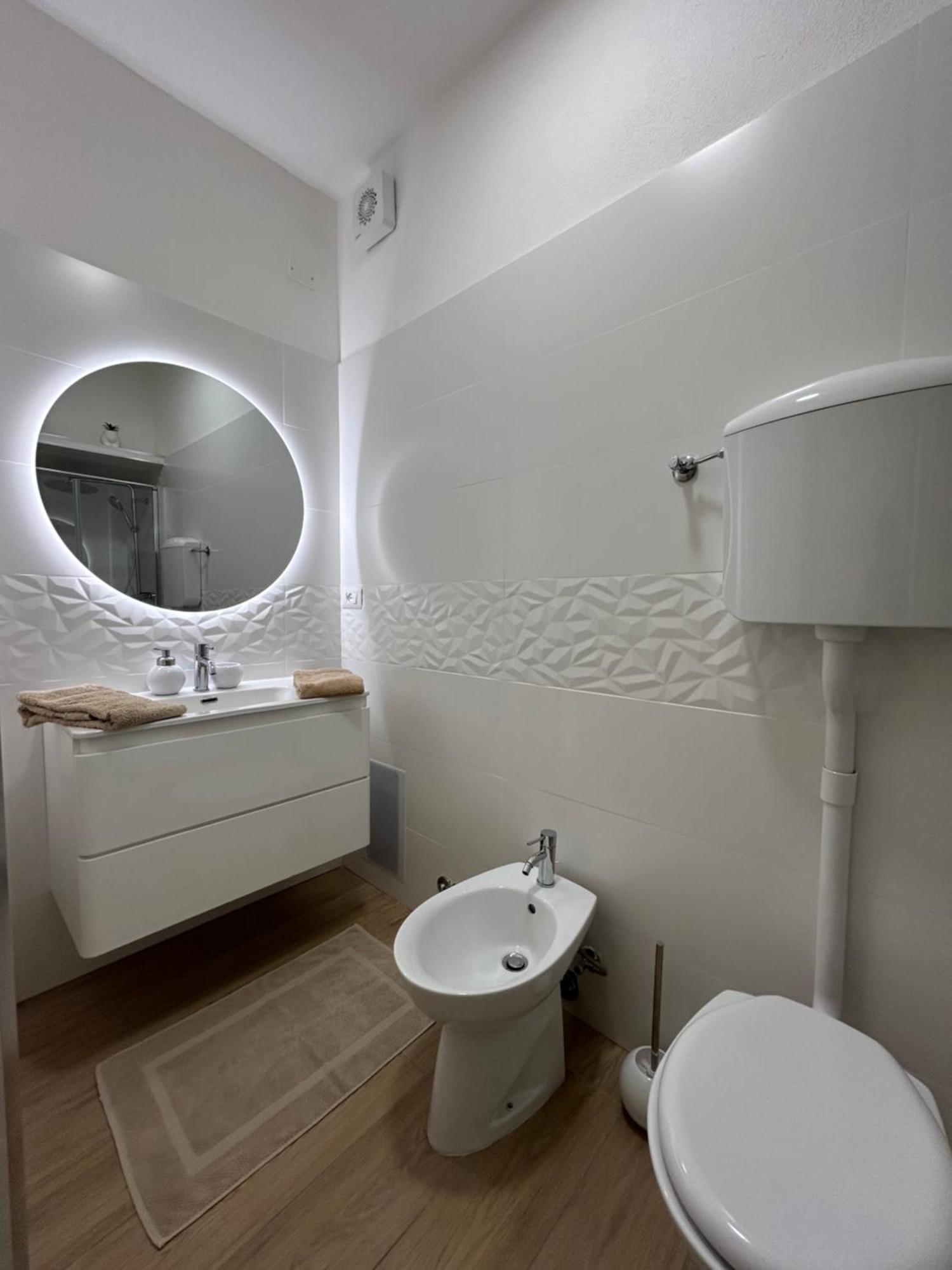 V&C Home Rental Specialist Appartamenti Fronte Lago Maggiore Germignaga Exterior foto