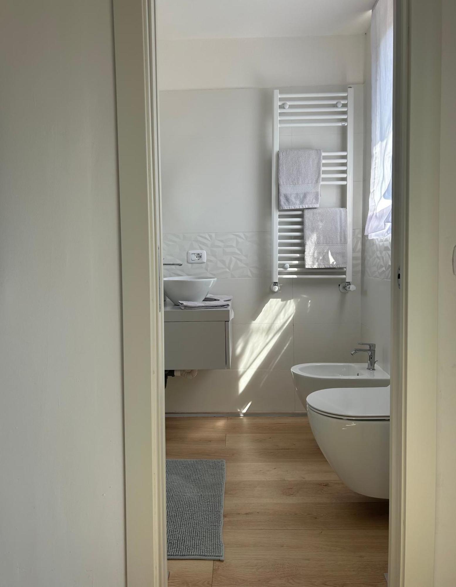 V&C Home Rental Specialist Appartamenti Fronte Lago Maggiore Germignaga Exterior foto